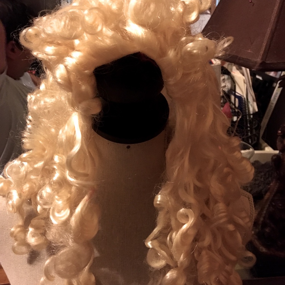 Long Blonde Curly Wig